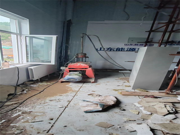 青松乡地基基础下沉墙体裂缝加固注浆顶升施工