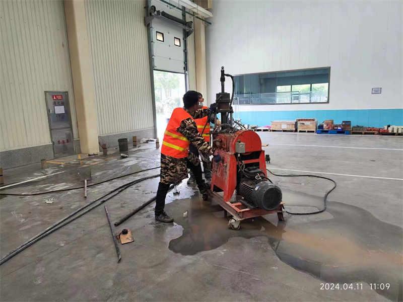 青松乡厂房地面下沉塌陷注浆加固施工